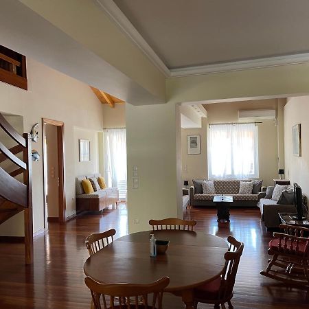 Azure Retreat Apartment Лутраки Екстериор снимка