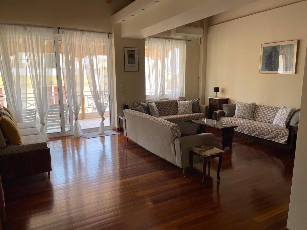 Azure Retreat Apartment Лутраки Екстериор снимка