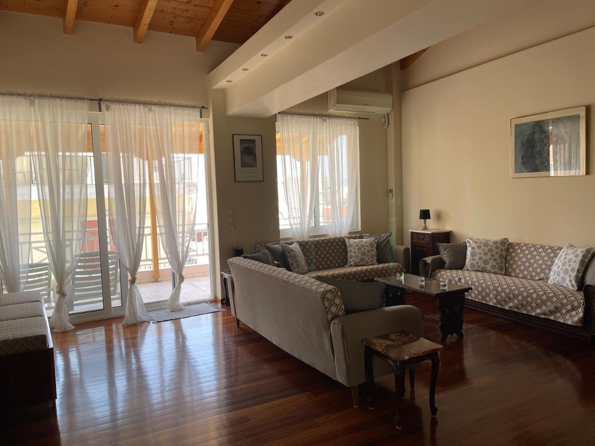 Azure Retreat Apartment Лутраки Екстериор снимка