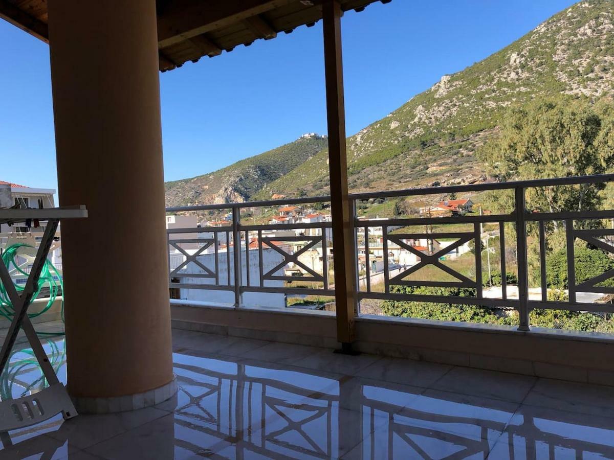 Azure Retreat Apartment Лутраки Екстериор снимка