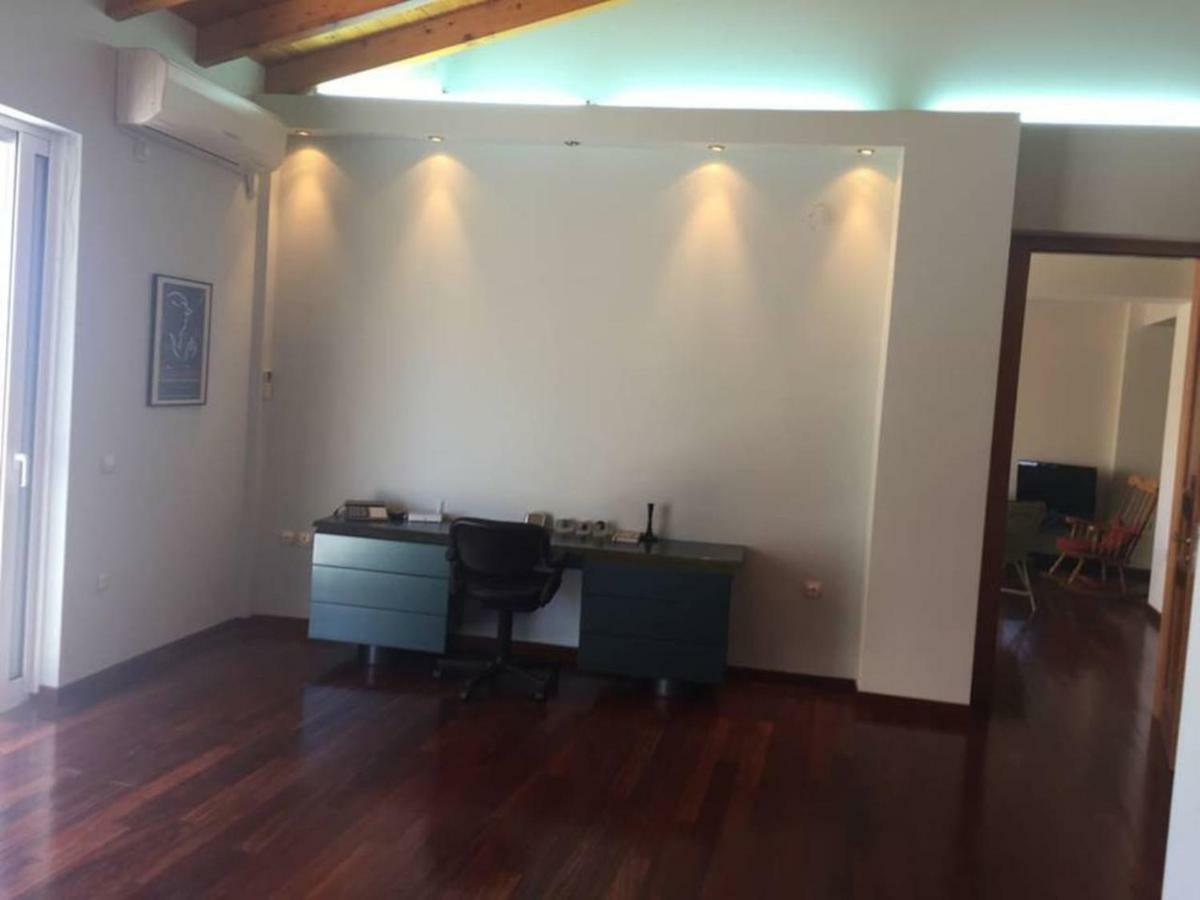 Azure Retreat Apartment Лутраки Екстериор снимка