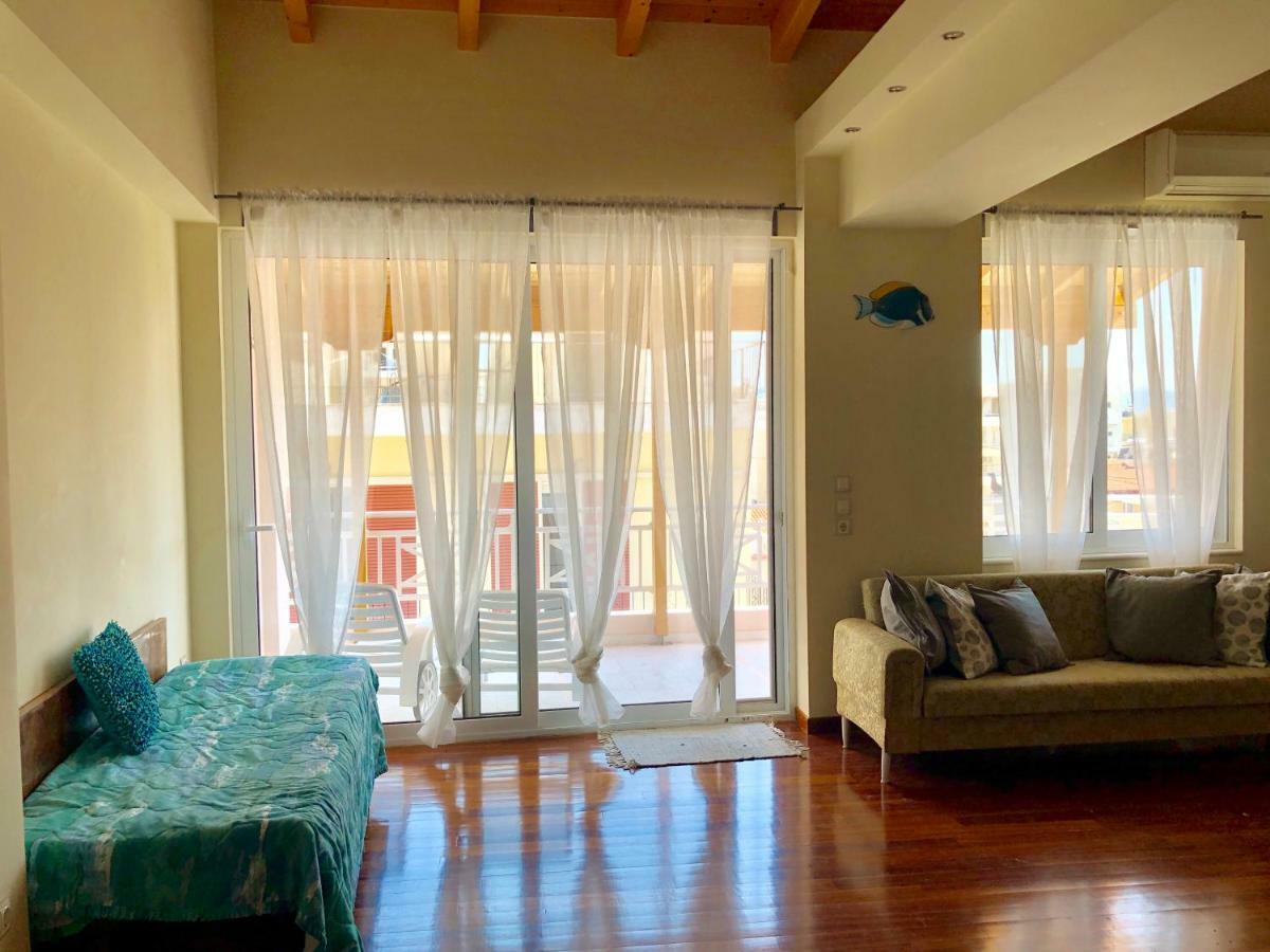 Azure Retreat Apartment Лутраки Екстериор снимка