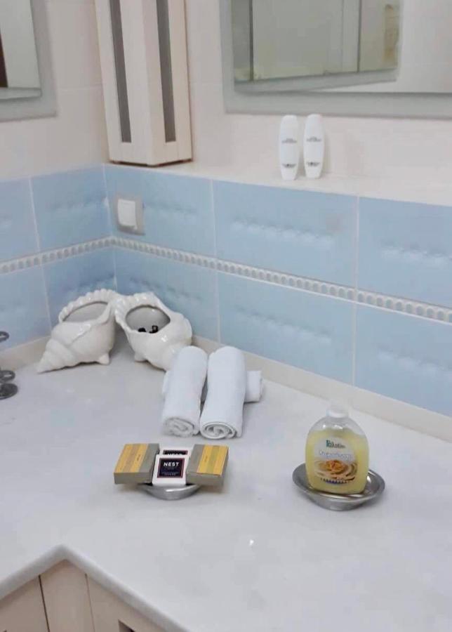 Azure Retreat Apartment Лутраки Екстериор снимка
